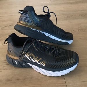 Men’s Hoka Arahi Running Shoe - Size US 9